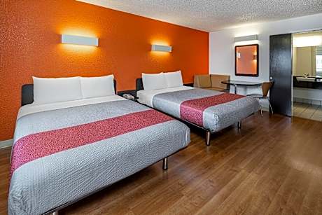 2 Queen Beds | ADA/RI Shwr/Premium, Reno