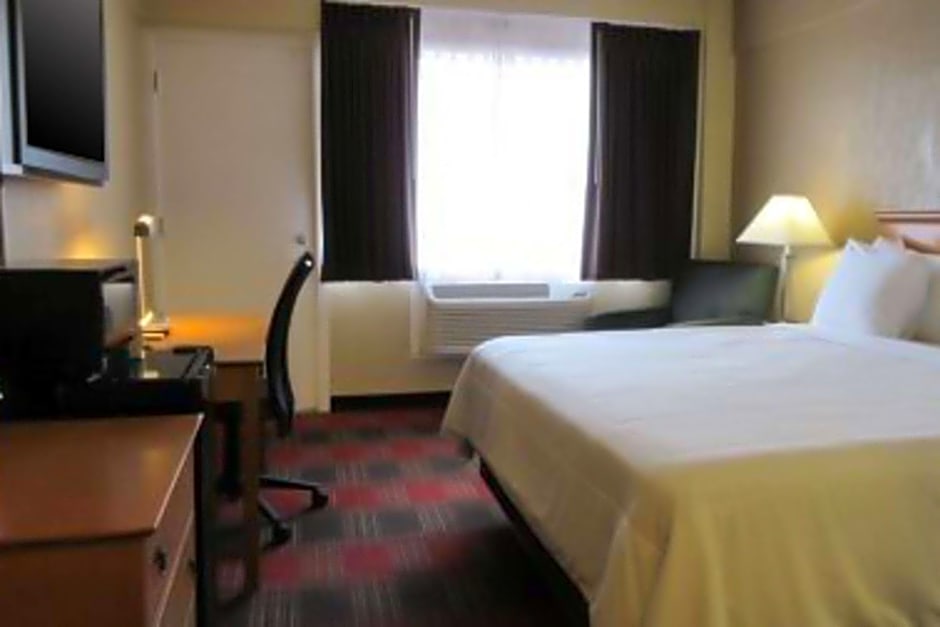 Quality Inn & Suites Airport