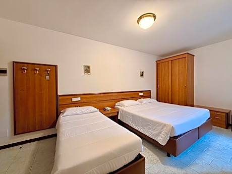 Triple Room with Lake View