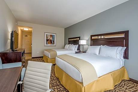 2 Queen Suite Communications Accessible Tub