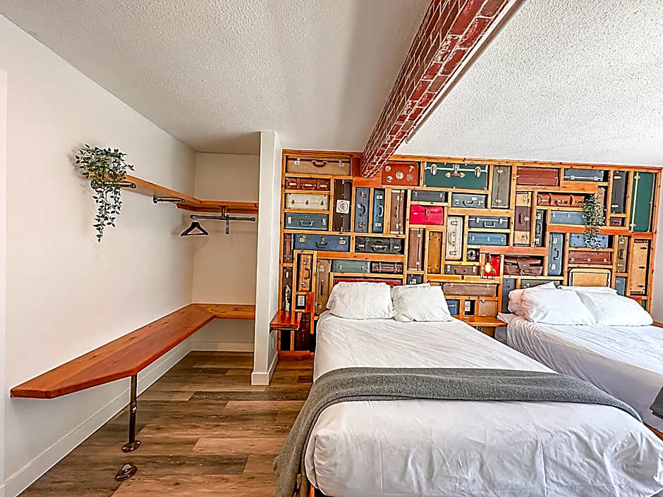 Crash Hotel Squamish