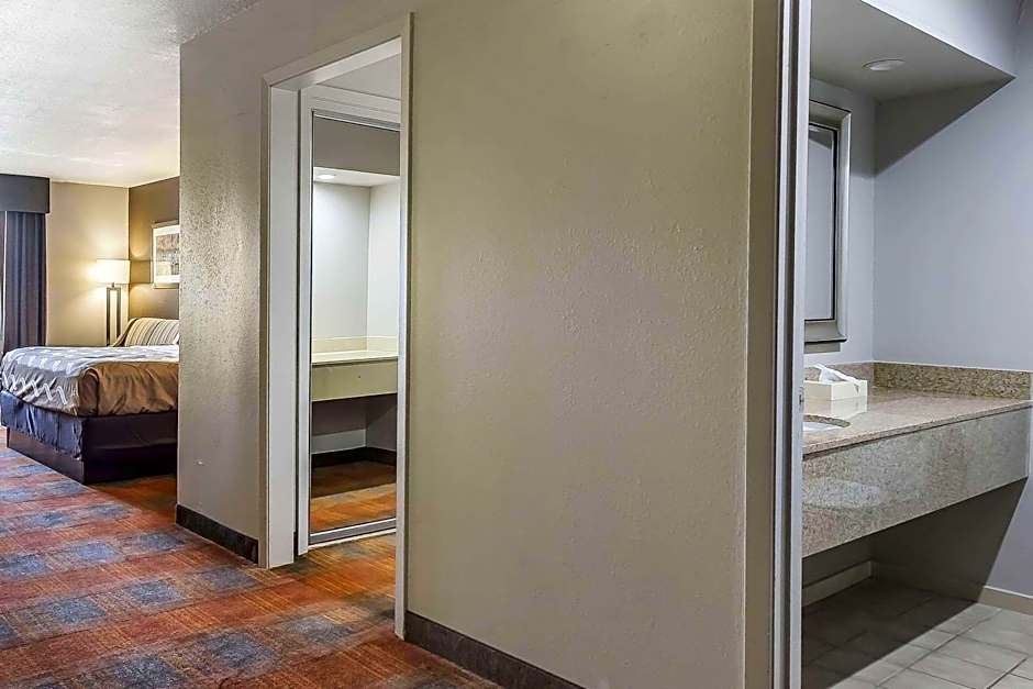 Quality Inn & Suites Stuttgart North