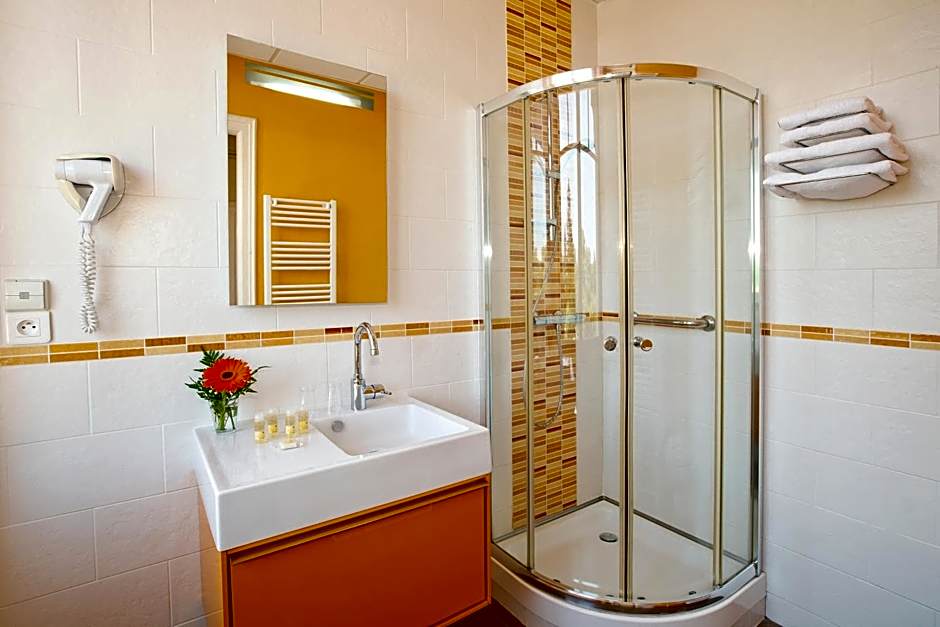 Garden & City Luxeuil Ex Le Métropole et Les Thermes