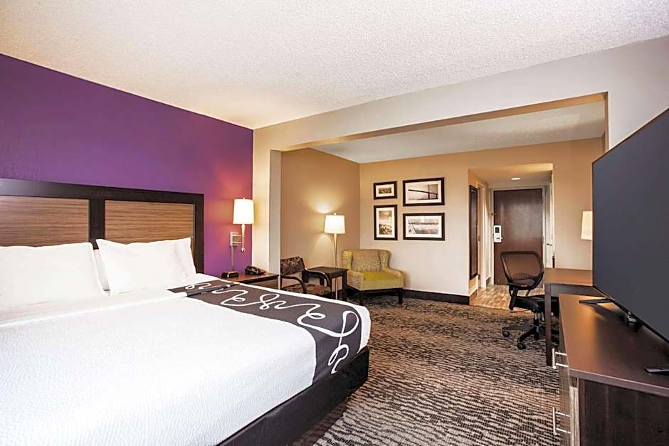 La Quinta Inn & Suites by Wyndham Clearwater South