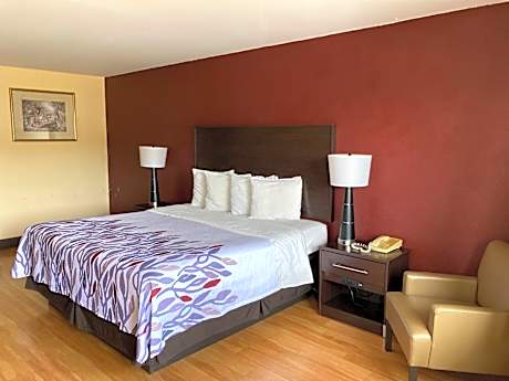 Red Roof Inn & Suites Cleveland, TN