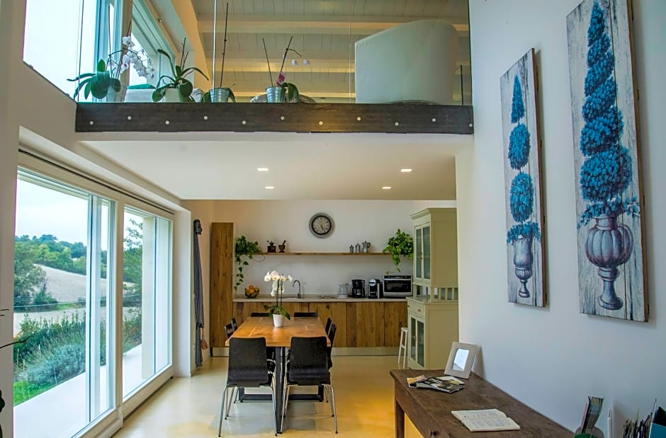 Hillside Villa with Swimming Pool and Jacuzzi - Frasassi Caves