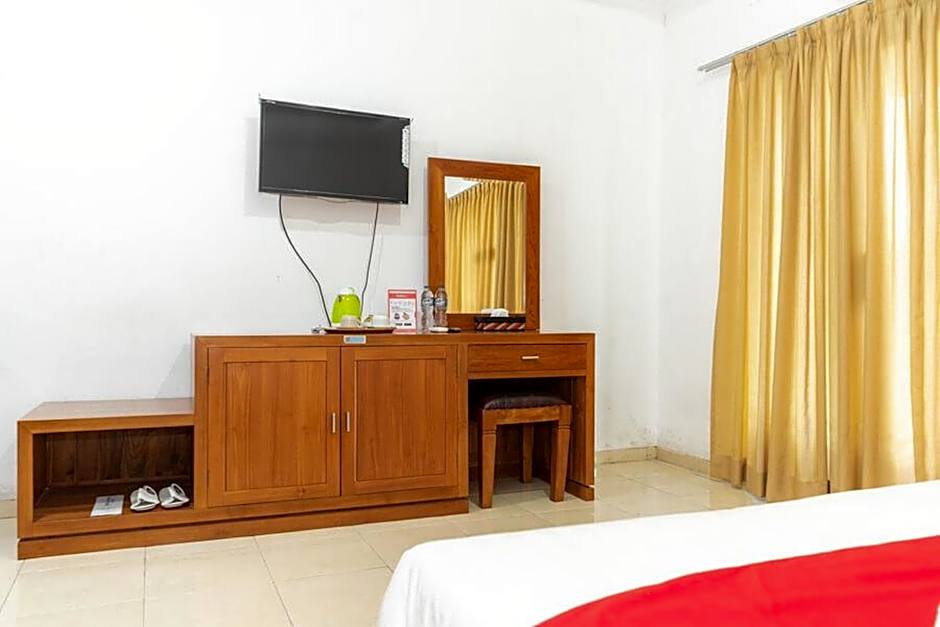 RedDoorz Plus Syariah near Java Supermall Semarang 2