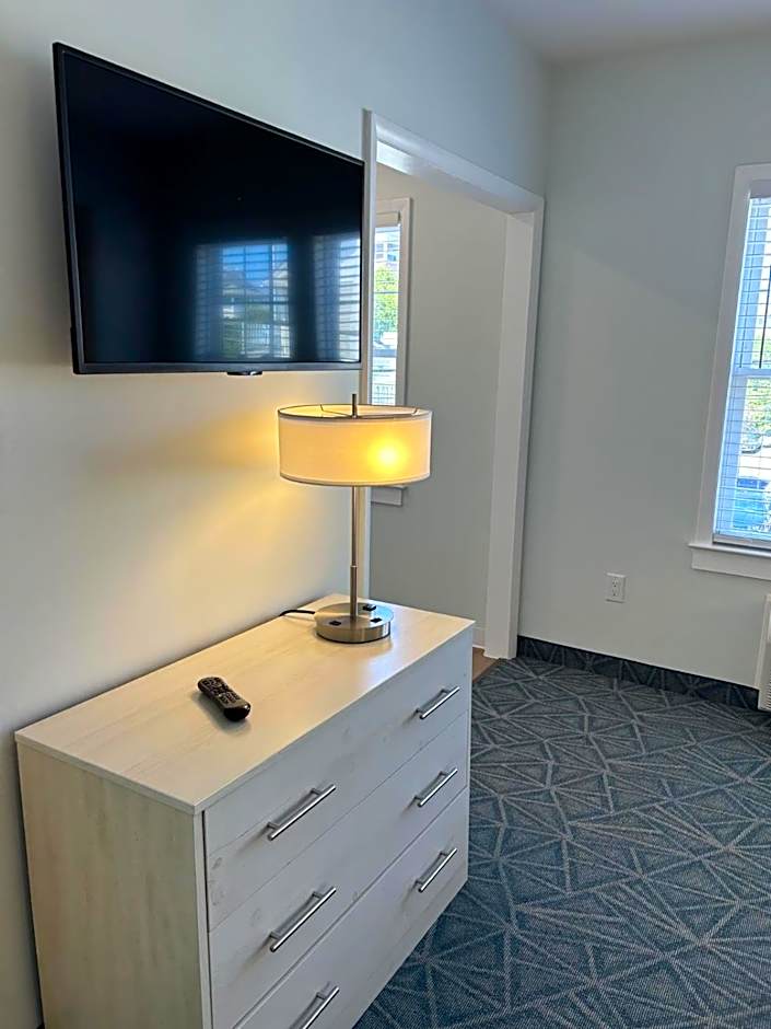 The Admiral Hotel/Motel