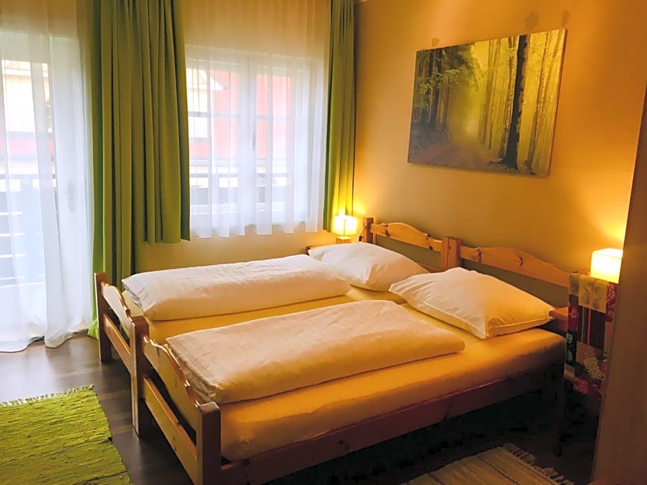 Pension Am Campus Velden – Velden, CA