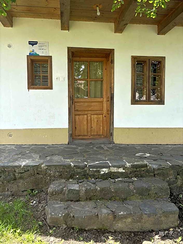 Hollóköves Vendégházak