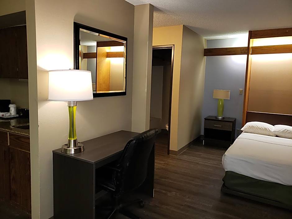 Super 8 by Wyndham Milwaukee Airport