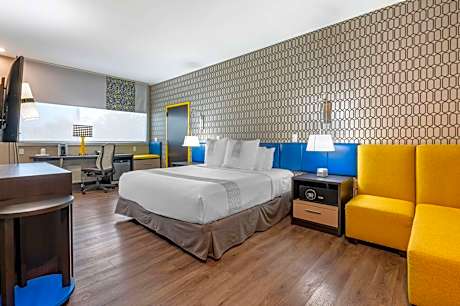King Room with Walk-in Shower - Disability Access