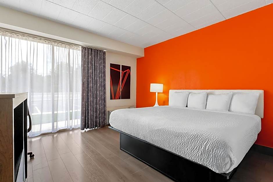 Howard Johnson Hotel by Wyndham Toms River