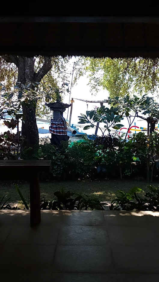 Jemeluk Beach Bungalows