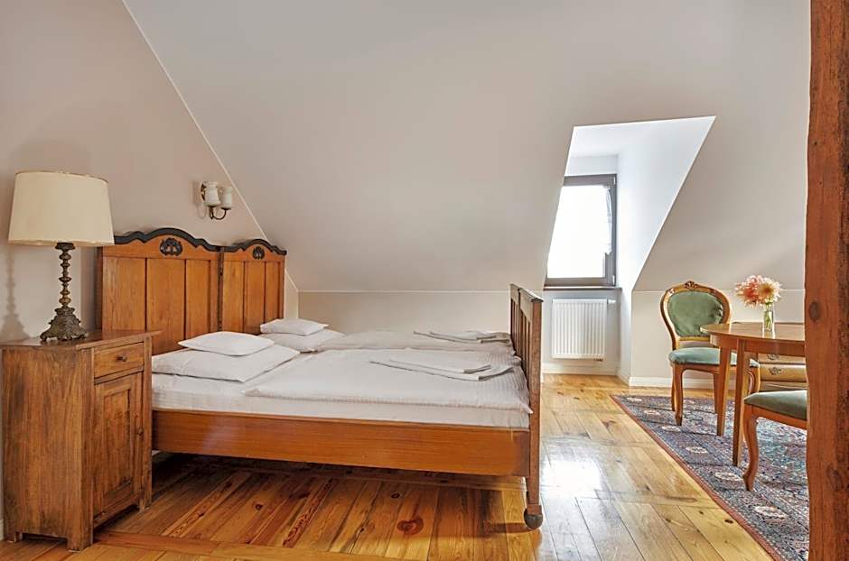 Pałac w Orli - pokoje, restauracja