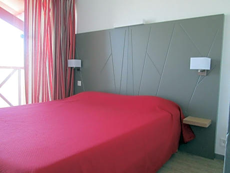 One-Bedroom Apartment (6 Adults) - Harbor or Pool Side