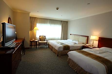 Family Room - Laurel Floor