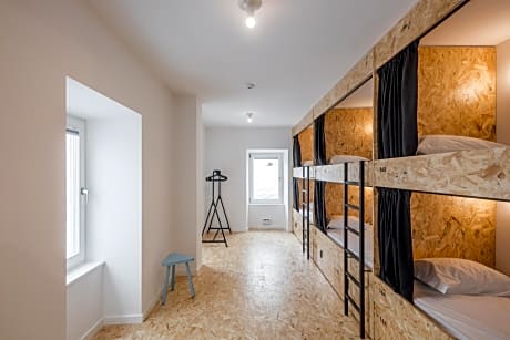 Bed in 6-Bed Mixed Dormitory Room