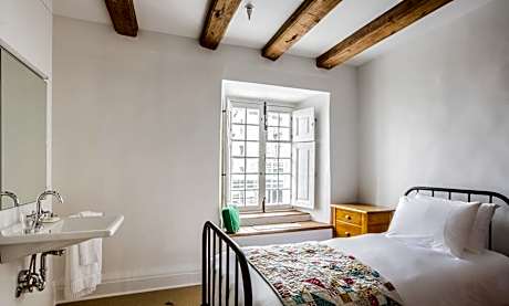 Authentic Single Room with Shared Bathroom