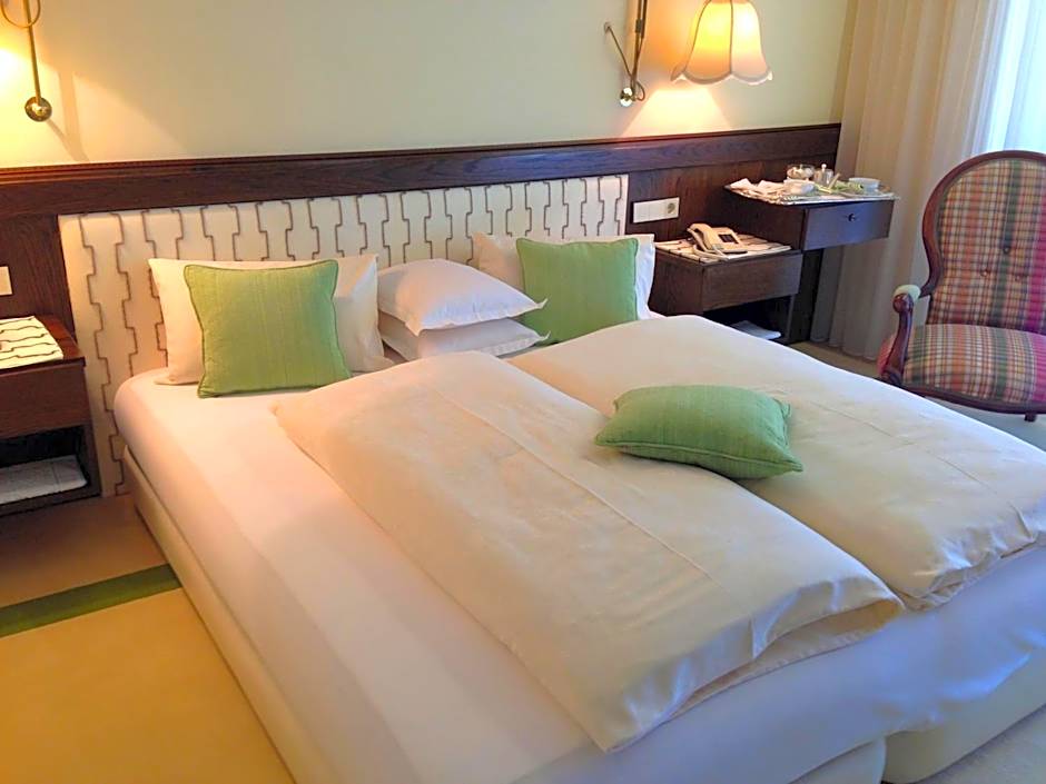 Dietrichsteinerhof Apartments & Rooms