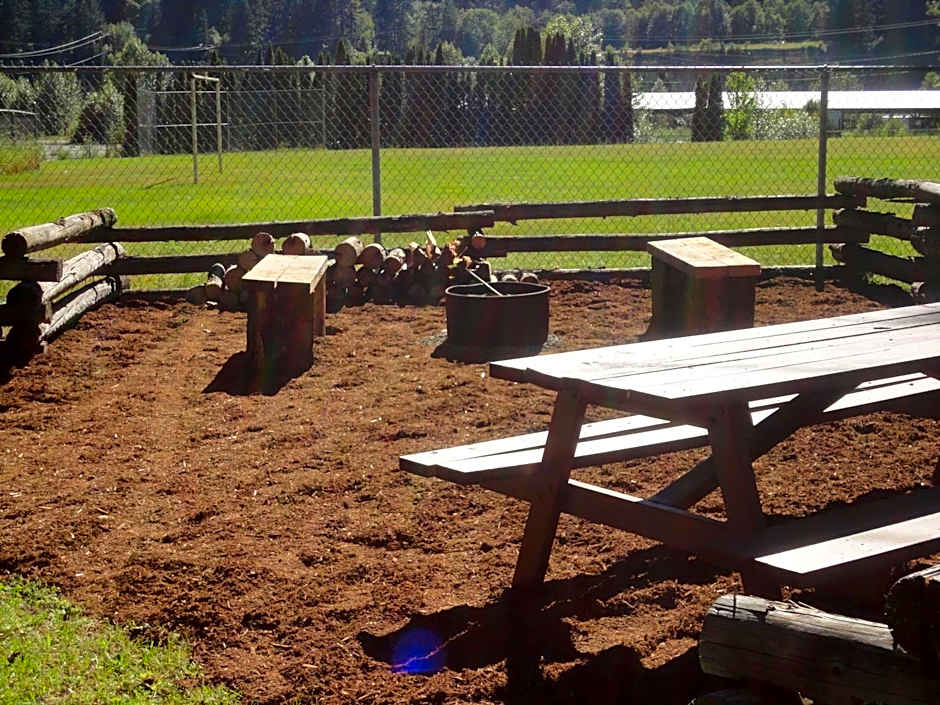 Old Towne Inne Chuckwagon Bar & Grill