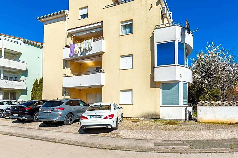 Hanna - 500m from the beach