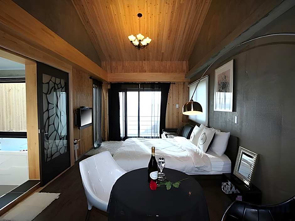 Whales Dream Pension