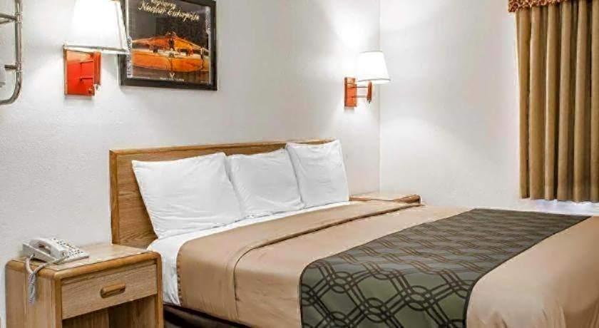 Econo Lodge Truman Inn