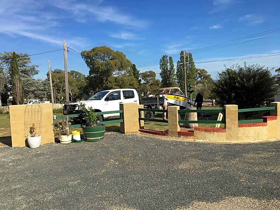 ALPINE COUNTRY MOTEL plus FREE COFFEE