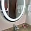 Econo Lodge Inn & Suites