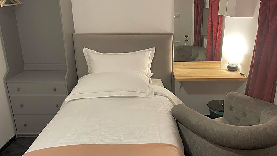 MADONCA ROOMS & RESTAURANT