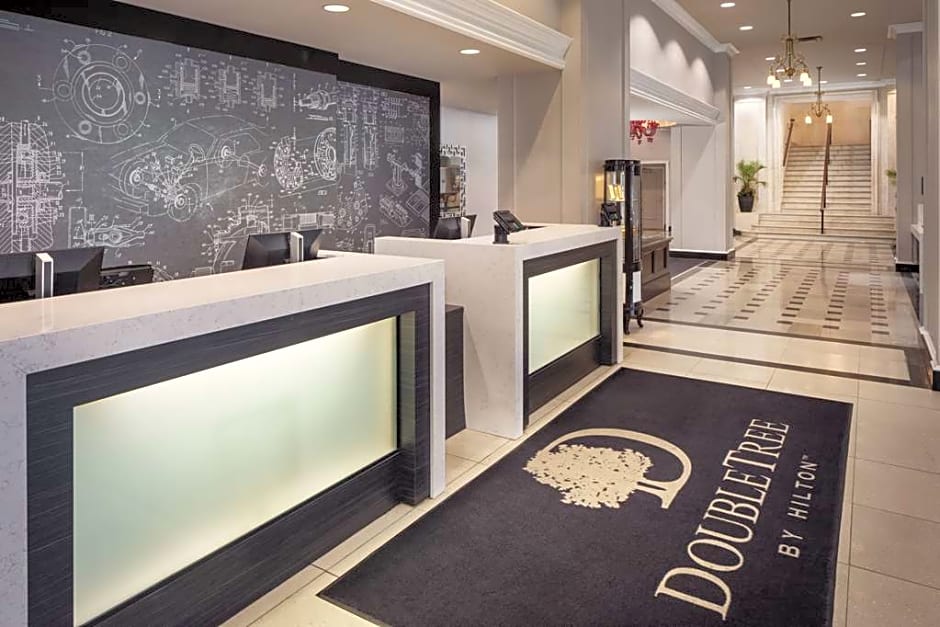 DoubleTree Suites by Hilton Hotel Detroit Downtown - Fort Shelby