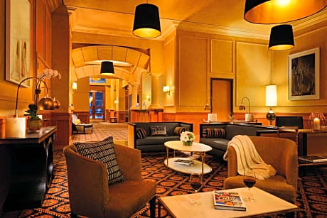 Executive Queen Suite with View of the Empire State Building
