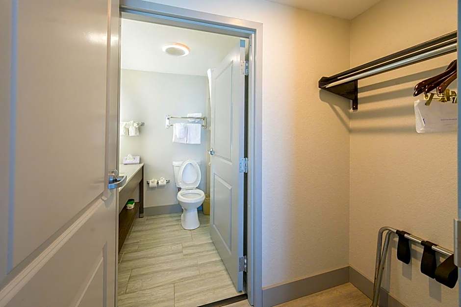 Hawthorn Extended Stay by Wyndham Panama City Beach
