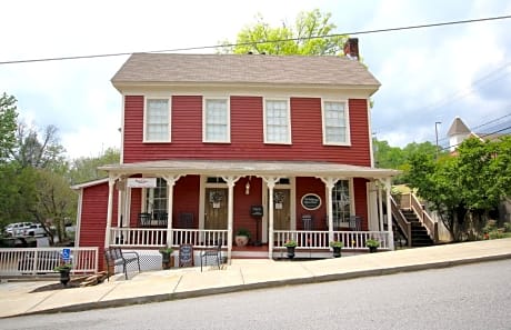 The Dahlonega Square Hotel & Villas