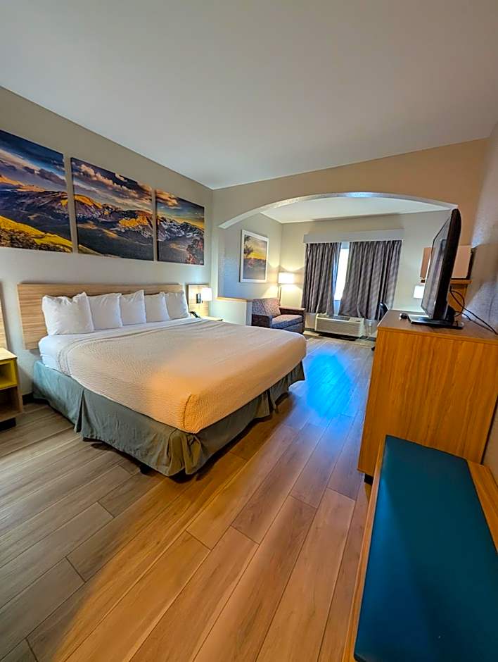 Days Inn & Suites by Wyndham Castle Rock