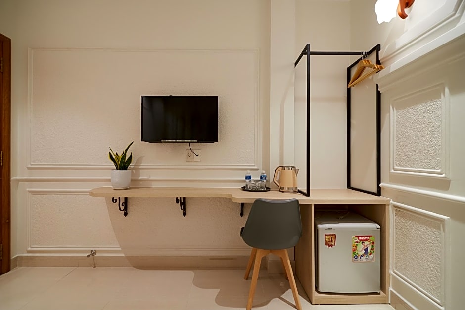 Bin Bin Mimosa Hotel - Near Tan Son Nhat Airport 