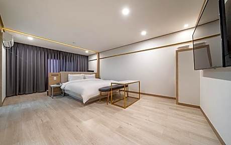 Geojedo Jangseungpo Hotel Pause