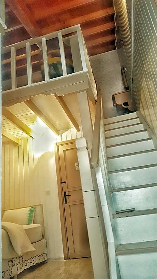 Lilyum Alaçatı - Taş Ev