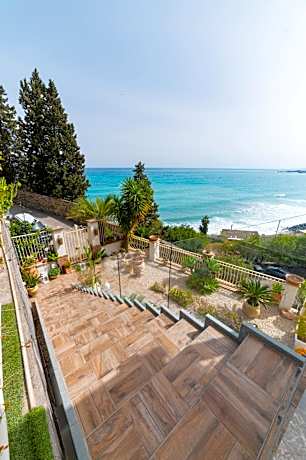 Deluxe Double Room with Side Sea View