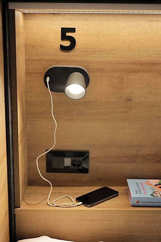 BLACK AND WHITE Hostel Palamós