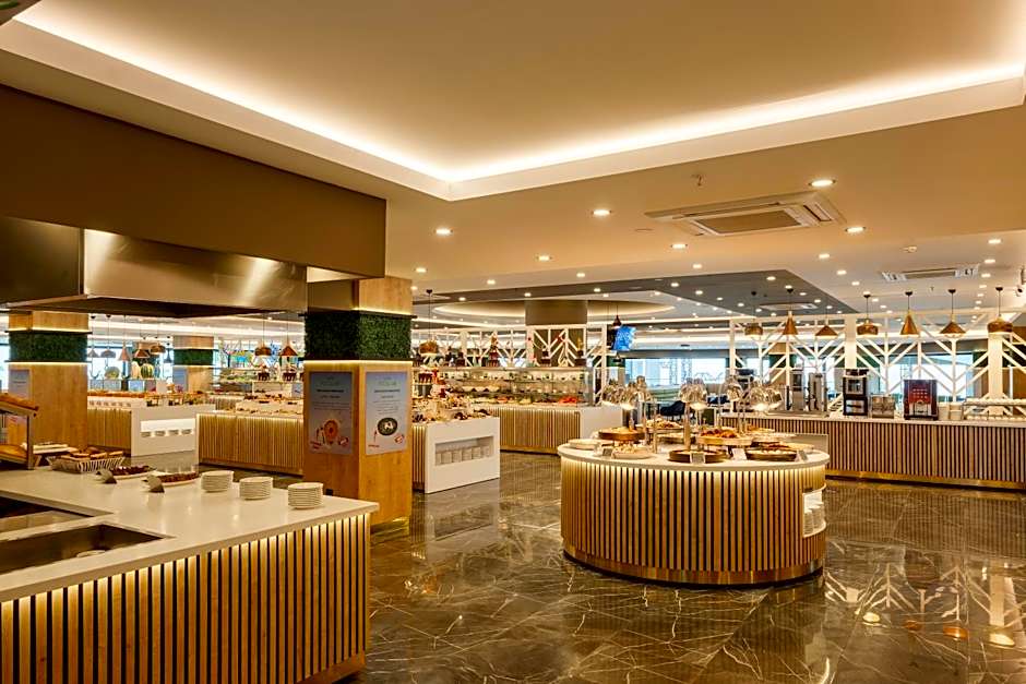 Sailor's Beach Club