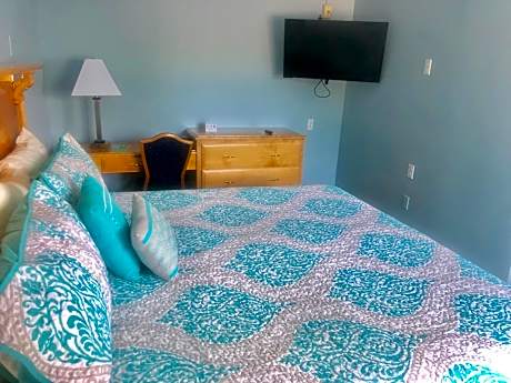 Partial Ocean View 1 King Bed