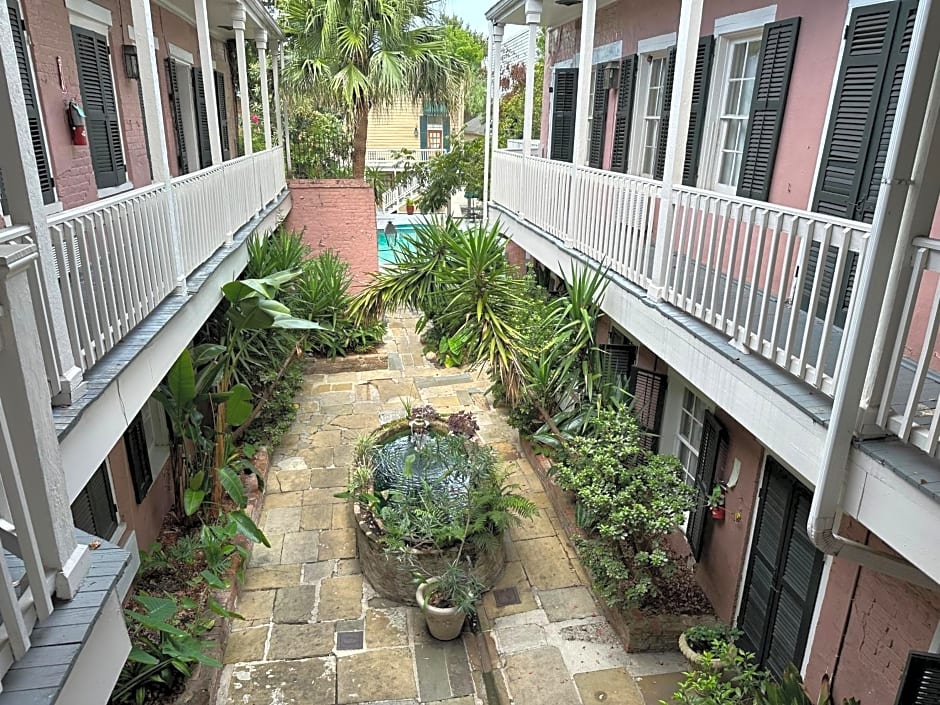 Lamothe House Hotel