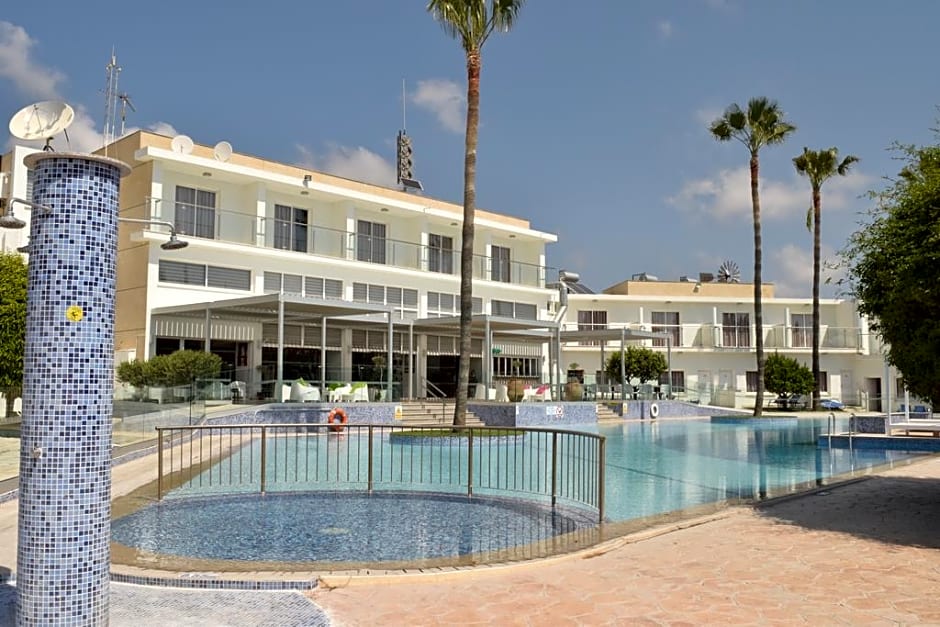 Fedrania Gardens Hotel