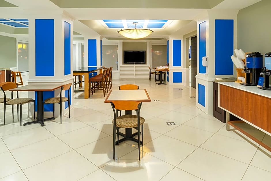 Holiday Inn Express Hotel & Suites-Magee By IHG