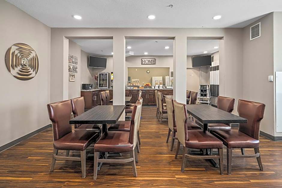 Prairie Crest Medicine Hat by IHG