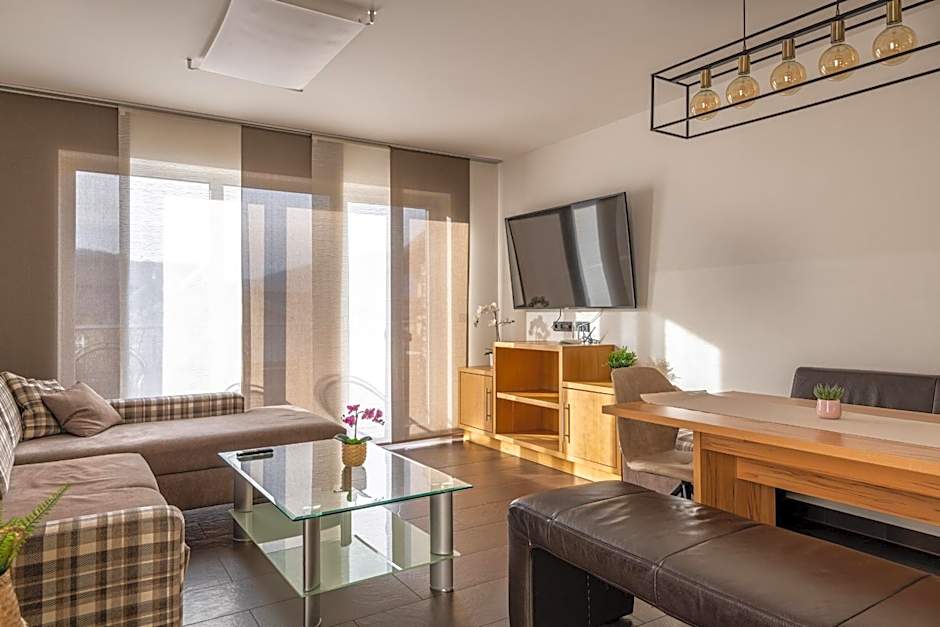 Elinas Mountain Views