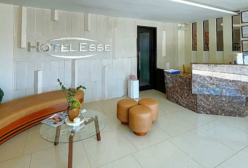 RedDoorz Plus @ Hotel Esse