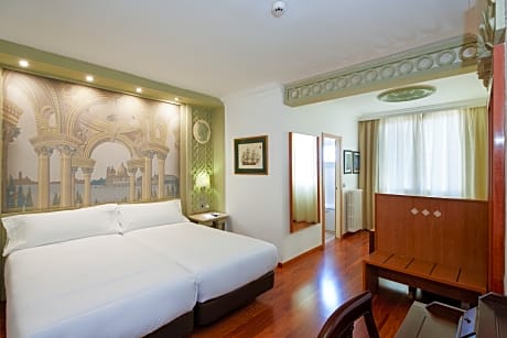 TRIPLE SUPERIOR 2 BEDS 3 ADULTS